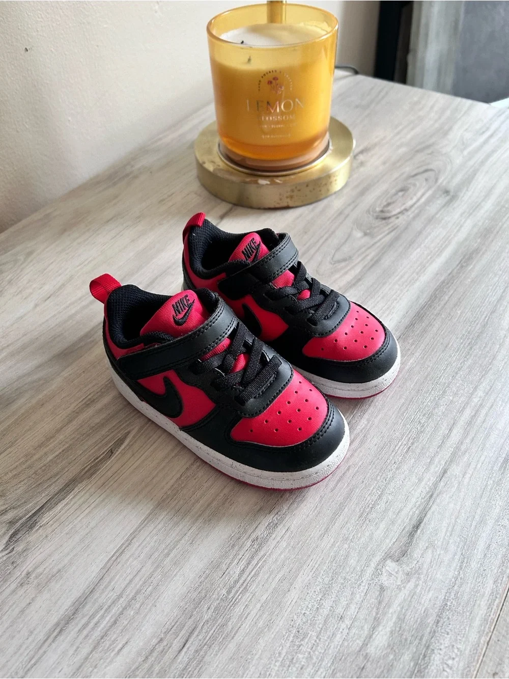 Nike Kids Low-Top Sneakers in Black & Red